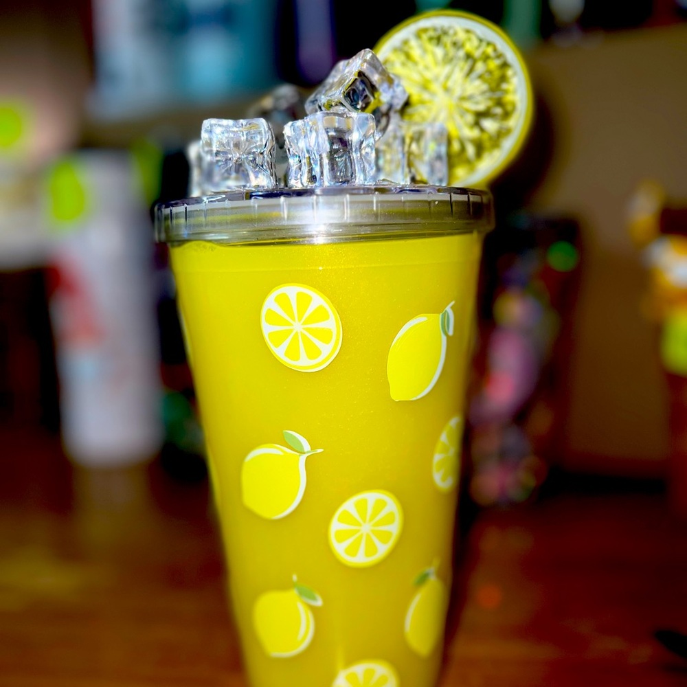 Lemonade snowglobe cup
